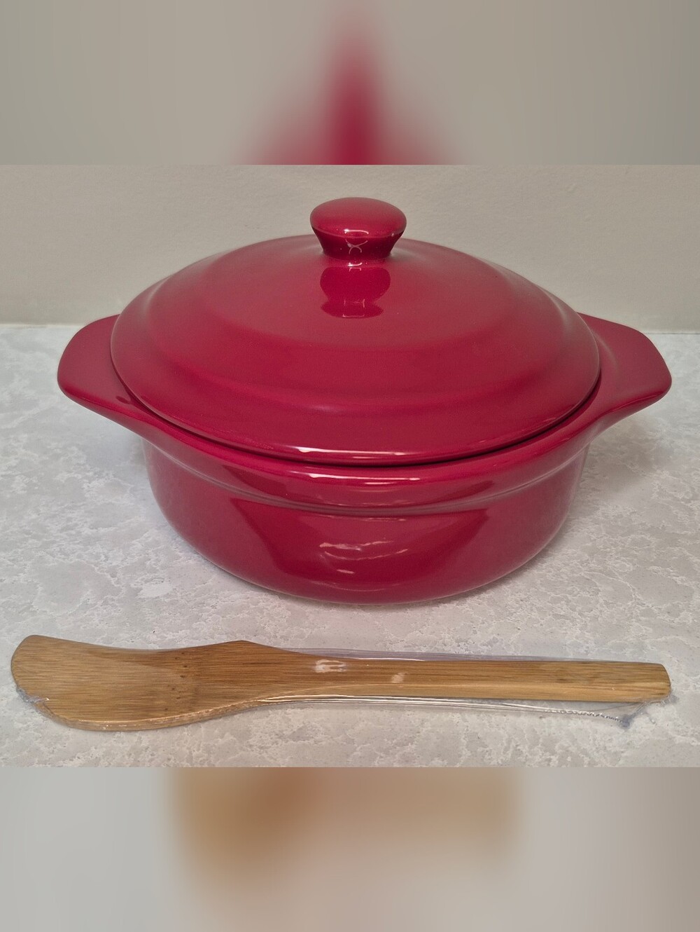 New Petite Maison Brie Baker with Lid & Spreader – Red Ceramic